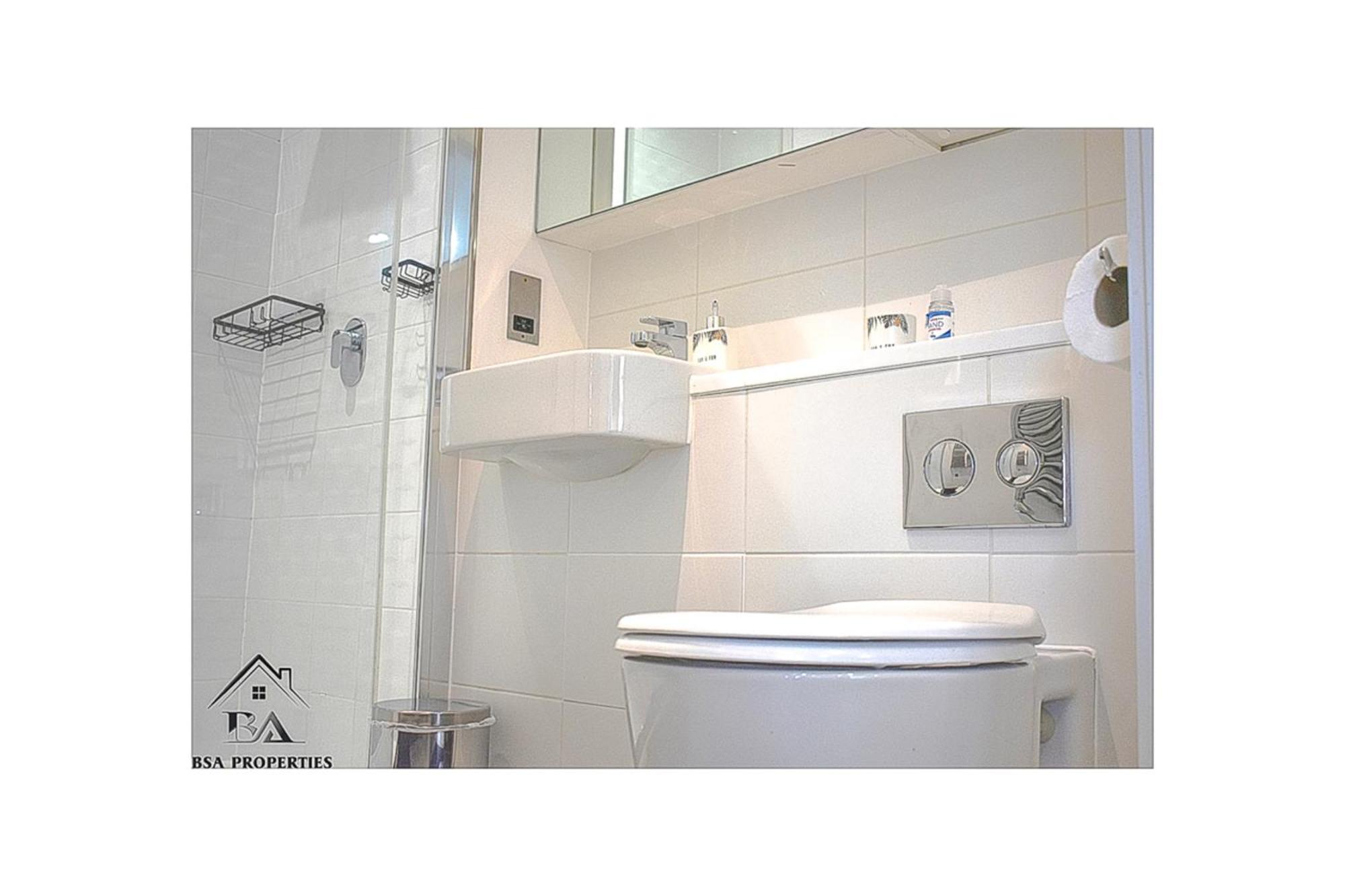 City Centre Apartment Close To Ascot & Legoland Sleep Upto 4 Guests - Parking On Request! ブラックネル エクステリア 写真