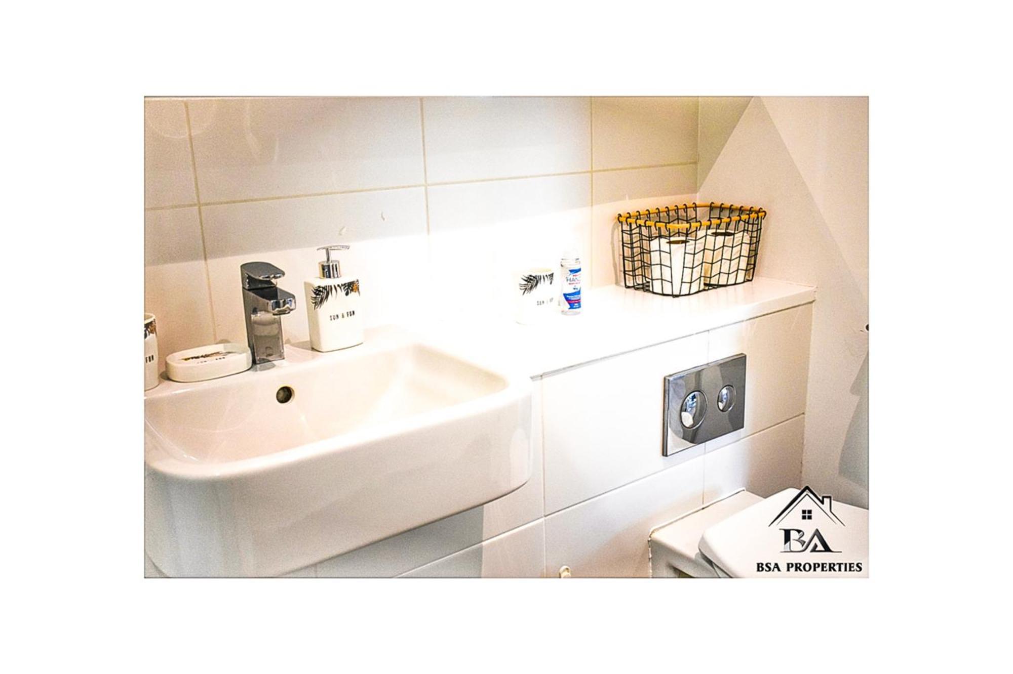 City Centre Apartment Close To Ascot & Legoland Sleep Upto 4 Guests - Parking On Request! ブラックネル エクステリア 写真