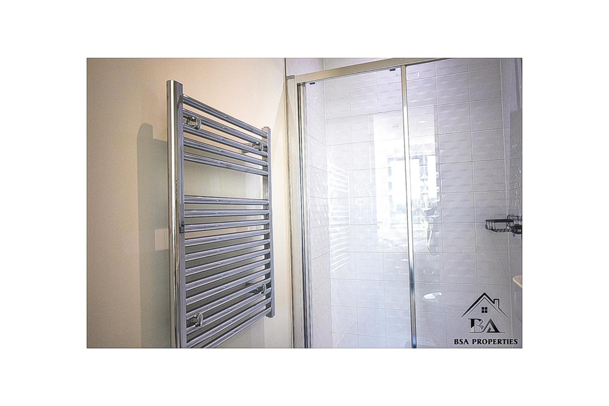 City Centre Apartment Close To Ascot & Legoland Sleep Upto 4 Guests - Parking On Request! ブラックネル エクステリア 写真