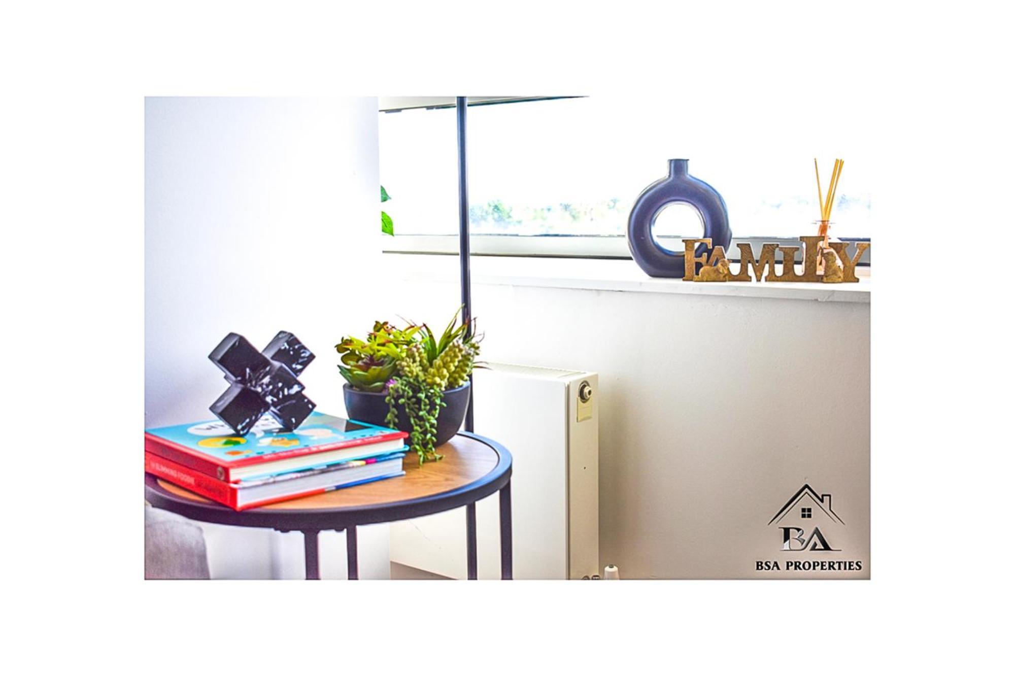 City Centre Apartment Close To Ascot & Legoland Sleep Upto 4 Guests - Parking On Request! ブラックネル エクステリア 写真