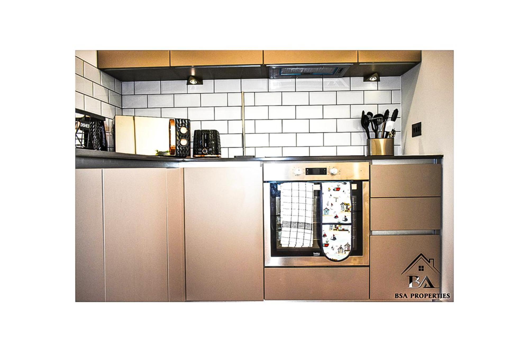 City Centre Apartment Close To Ascot & Legoland Sleep Upto 4 Guests - Parking On Request! ブラックネル エクステリア 写真