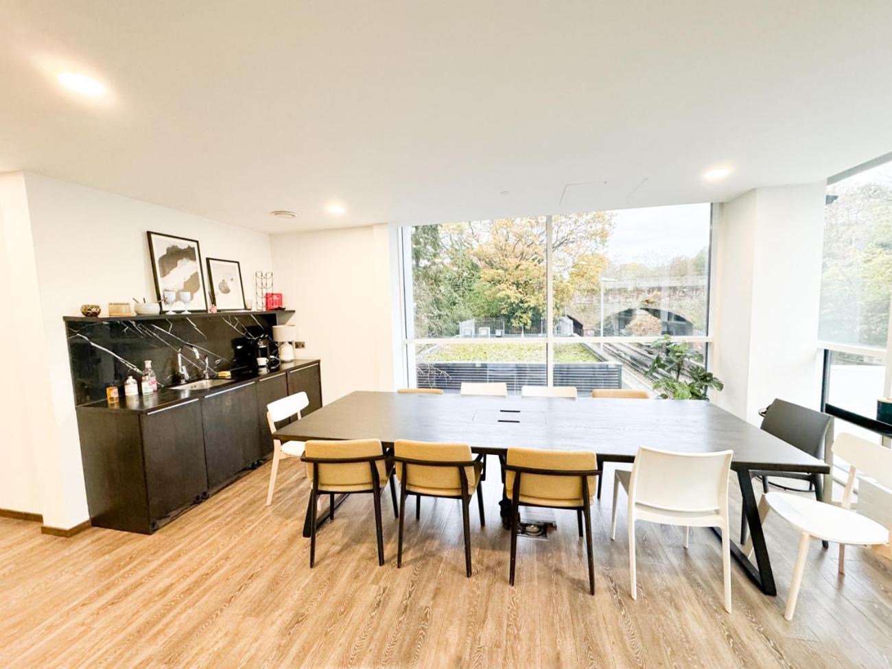 City Centre Apartment Close To Ascot & Legoland Sleep Upto 4 Guests - Parking On Request! ブラックネル エクステリア 写真