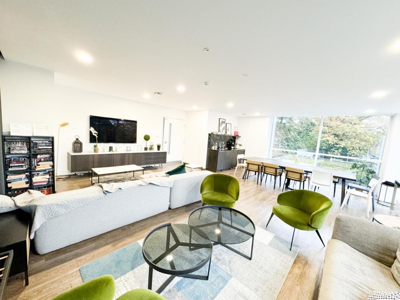 City Centre Apartment Close To Ascot & Legoland Sleep Upto 4 Guests - Parking On Request! ブラックネル エクステリア 写真