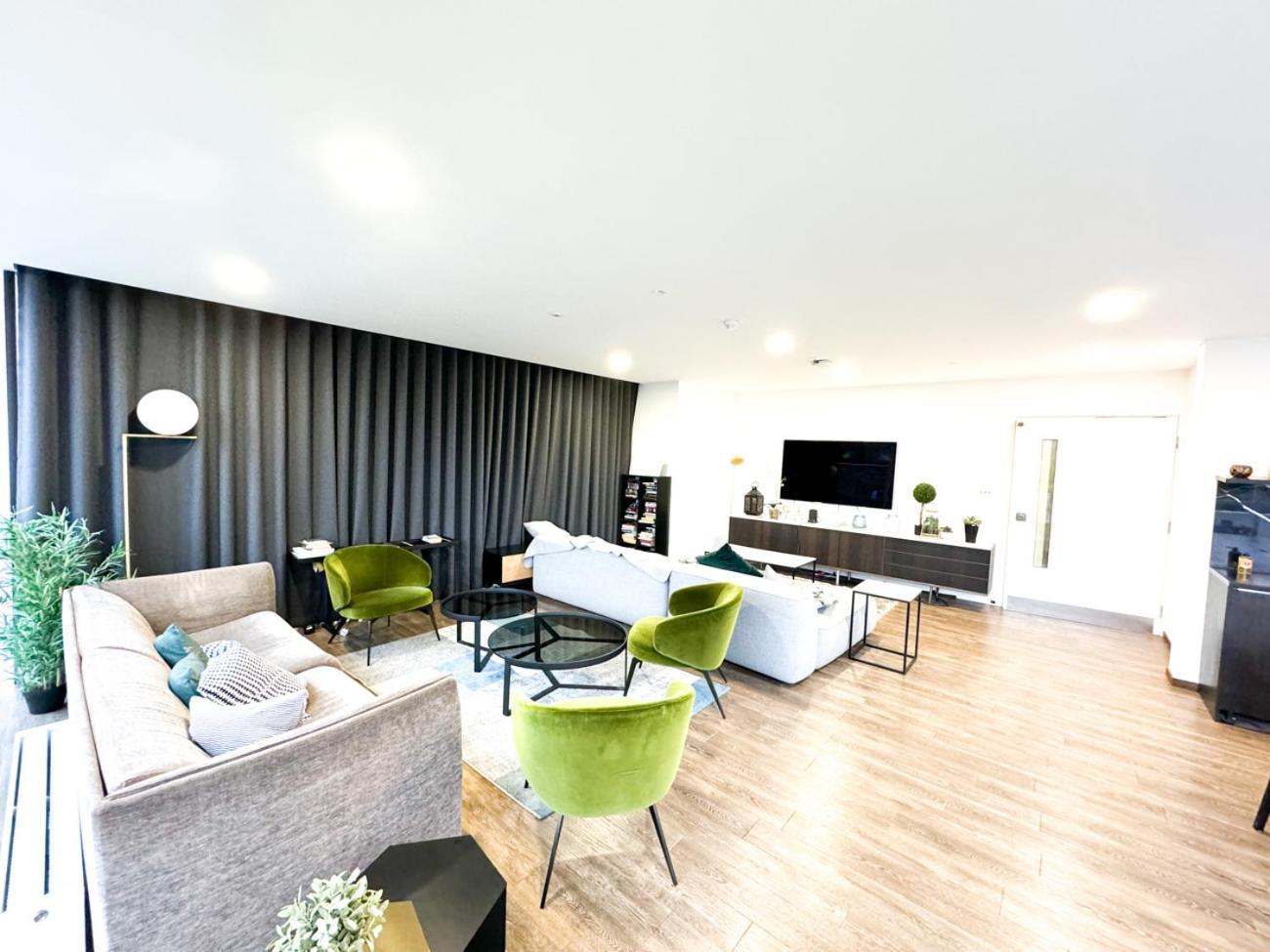 City Centre Apartment Close To Ascot & Legoland Sleep Upto 4 Guests - Parking On Request! ブラックネル エクステリア 写真